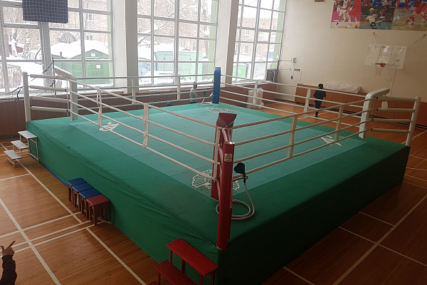 ИП Чебак В.Н. для проведения соревнований по боксу в спортивно-оздоровительном комплексе "Темп" осуществил сборку боксерского ринга.